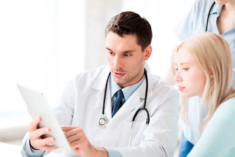 consulting a doctor for back pain